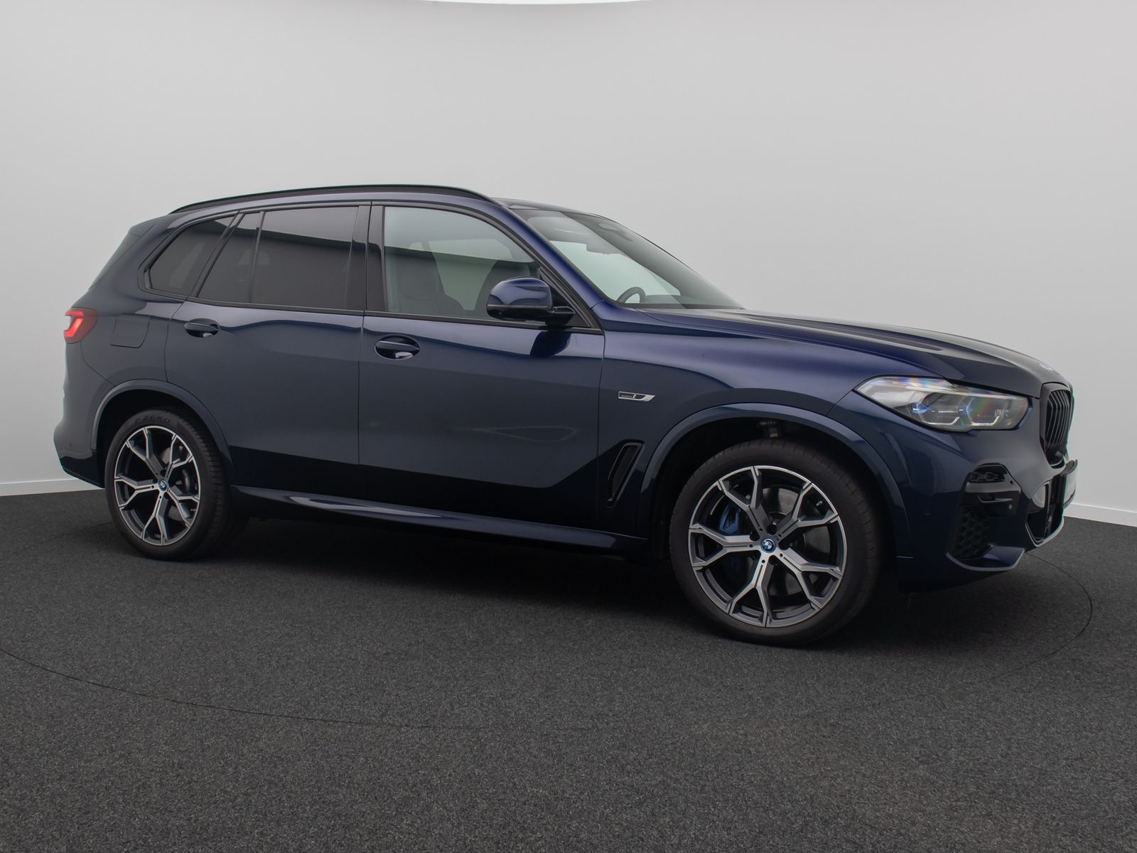 Fahrzeugabbildung BMW X5 xD45e M Sport HUD 360°Laser DAB SkyLounge H/K