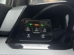VW Golf R Variant 4Motion 320 PS  IQ.Light
