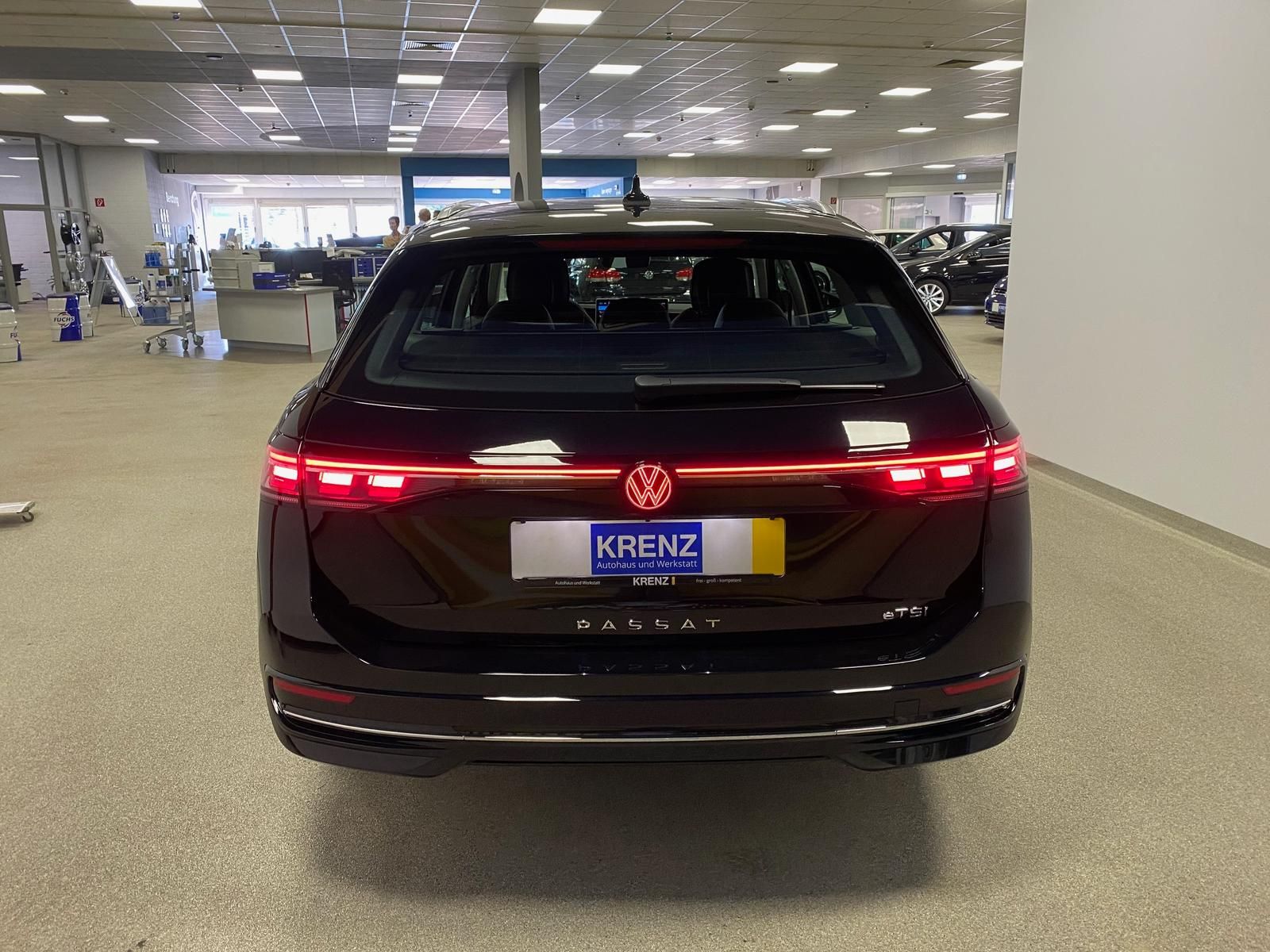 Fahrzeugabbildung Volkswagen Passat Variant 1.5 eTSI Elegance AHK+MATRIX+ACC+