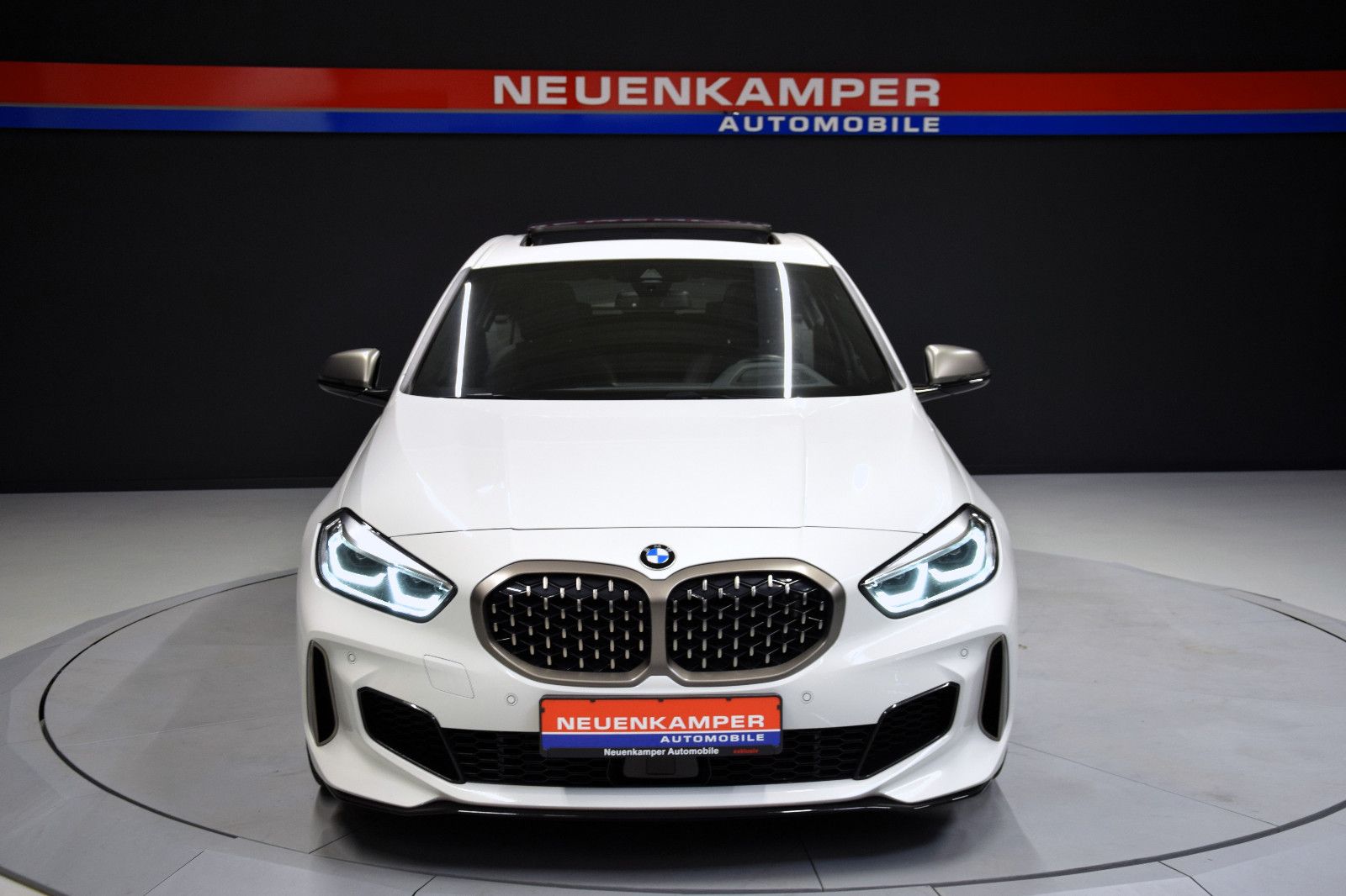 Fahrzeugabbildung BMW M135 i xDrive Panorama ACC harman/kardon HeadUp