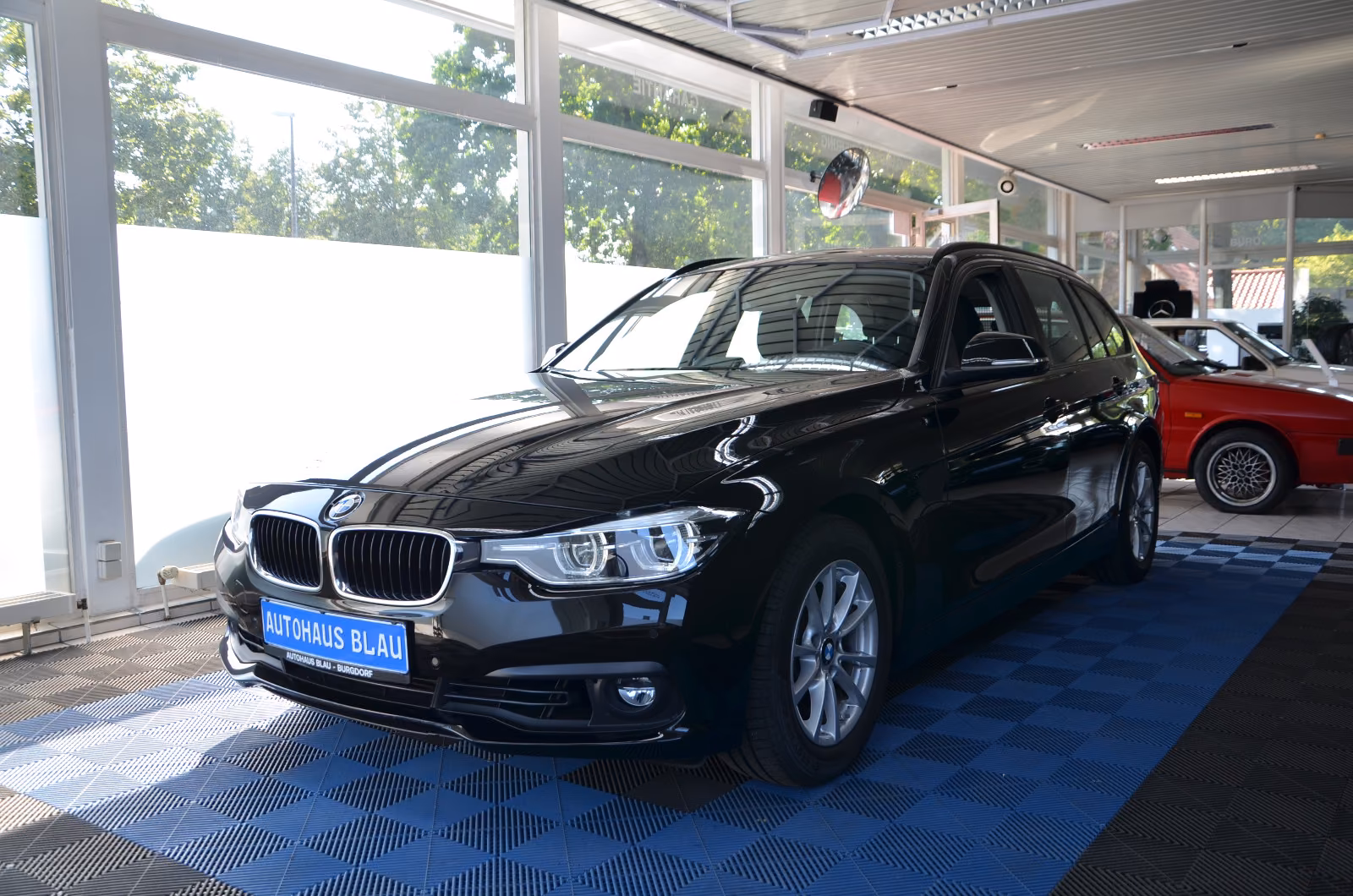BMW 318 i Touring Advantage *AUTOMATIK*LED*NAVI*1.HD