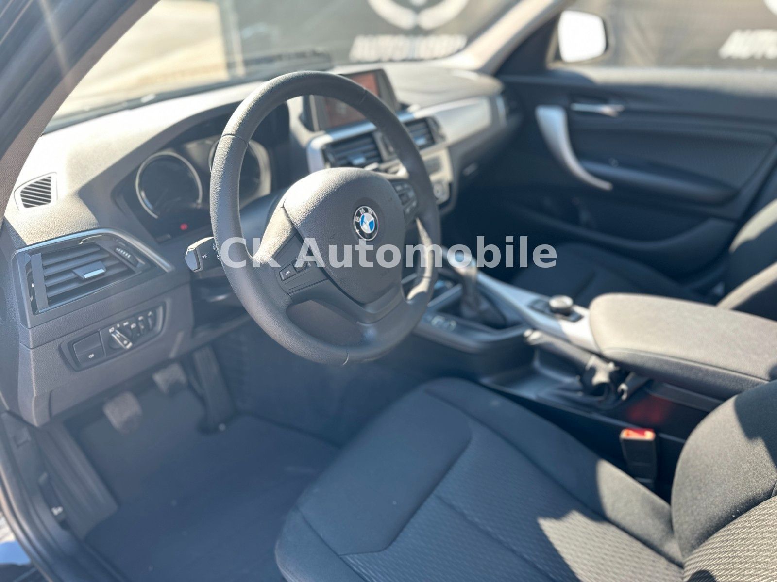 Fahrzeugabbildung BMW 118i Lim. 5-trg. /Klimaautomatik/SHZ/PDC