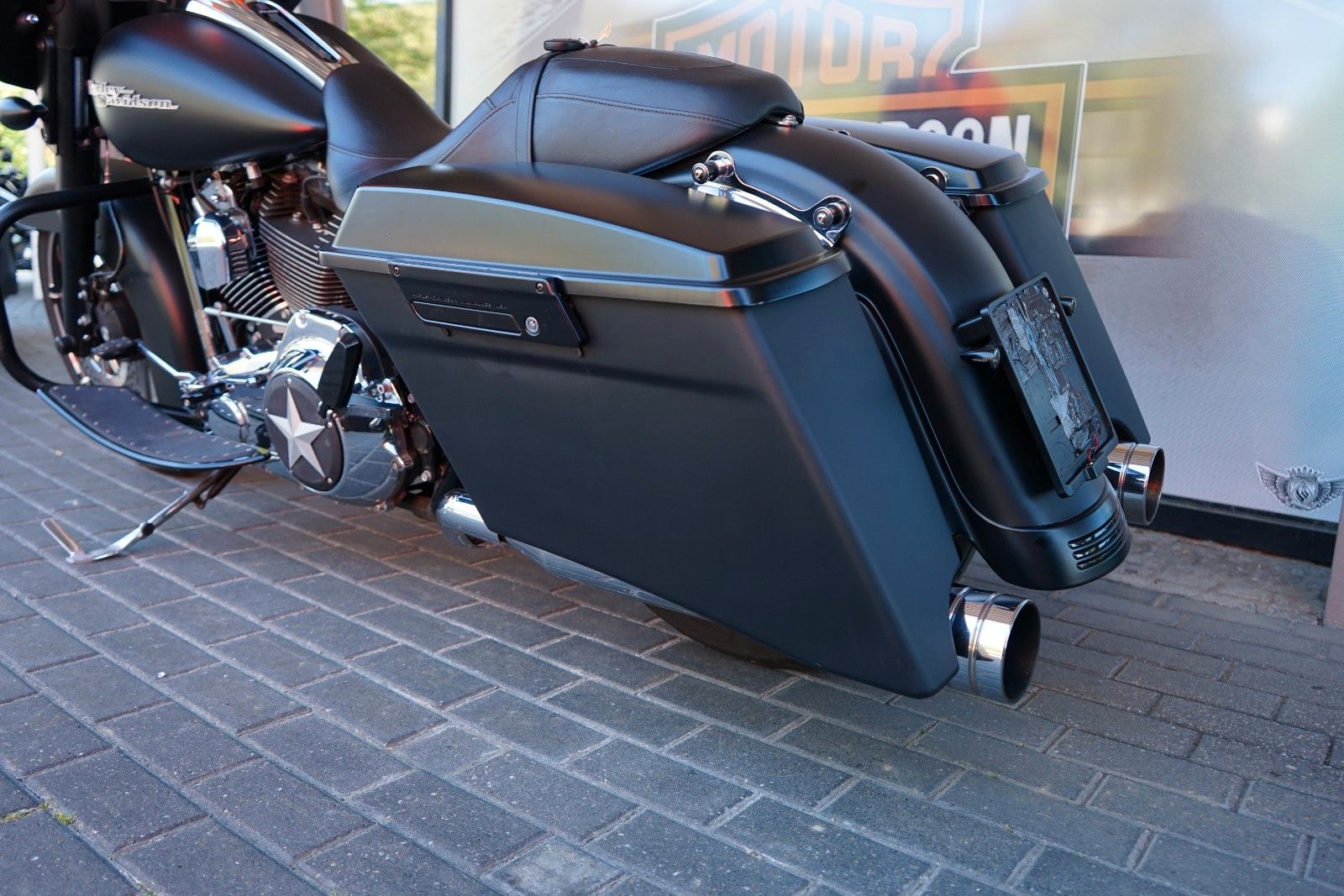 Fahrzeugabbildung Harley-Davidson Street Glide 103 - Mega Umbau - Jekill - 21 Zoll