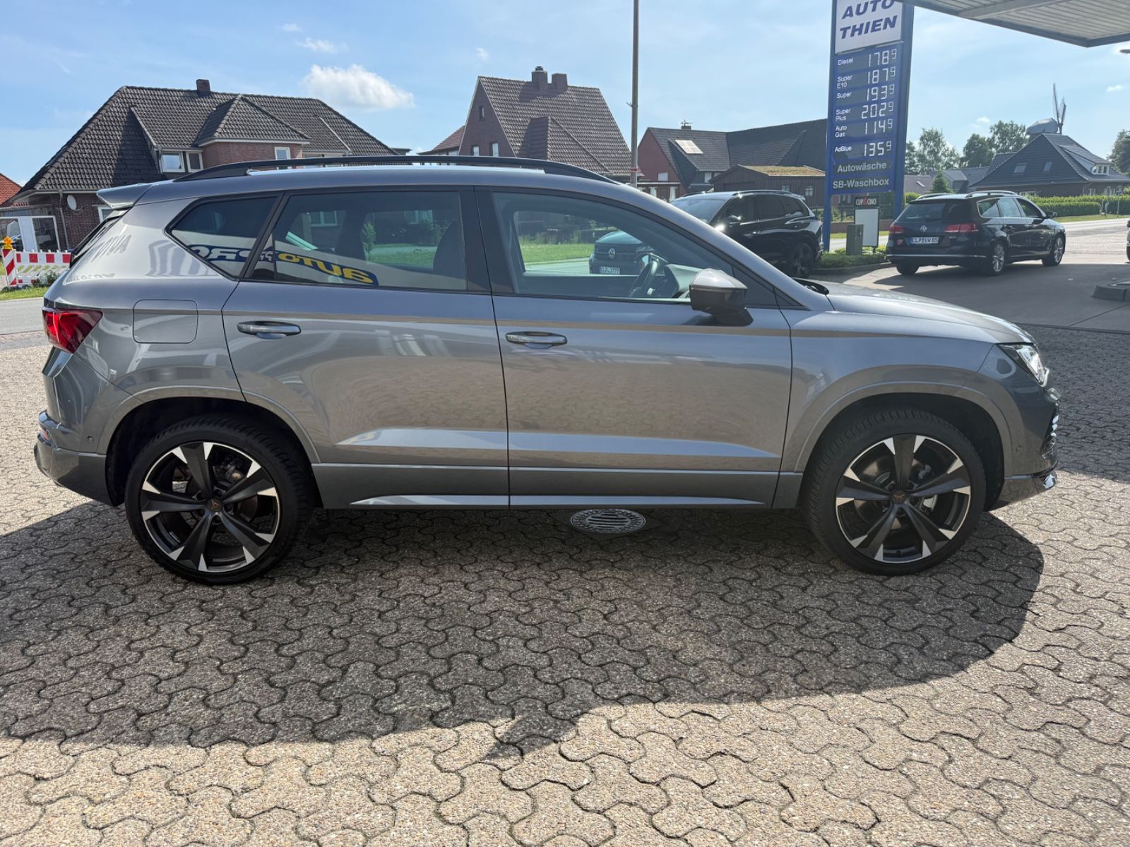 Fahrzeugabbildung CUPRA Ateca 1.5 TSI DSG ACC/Navi/SHZG/eHeck/LED/Travel