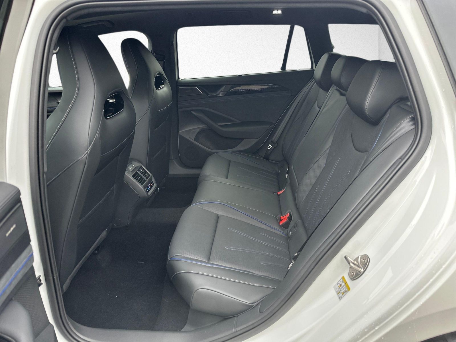 Volkswagen Passat - Bild 12