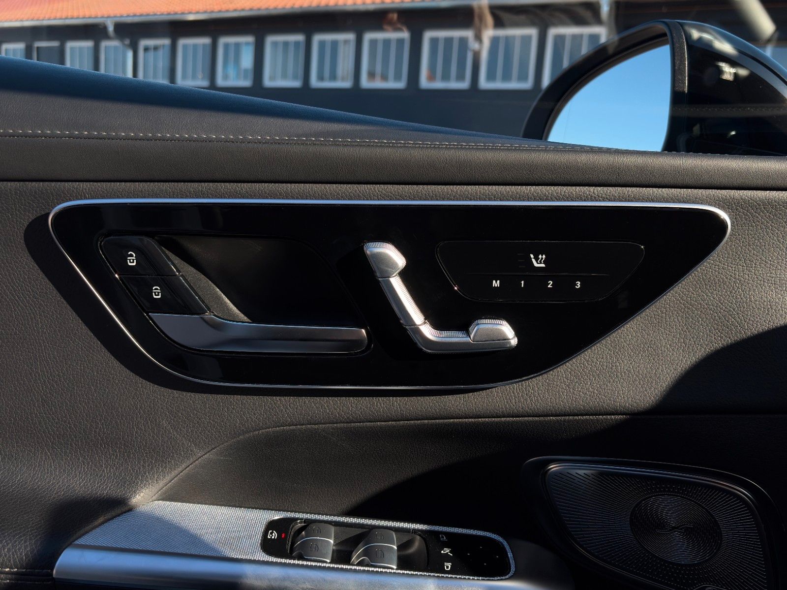 Fahrzeugabbildung Mercedes-Benz GLC 200 4M AMG + Pano Standhzg Burmester ACC AHK