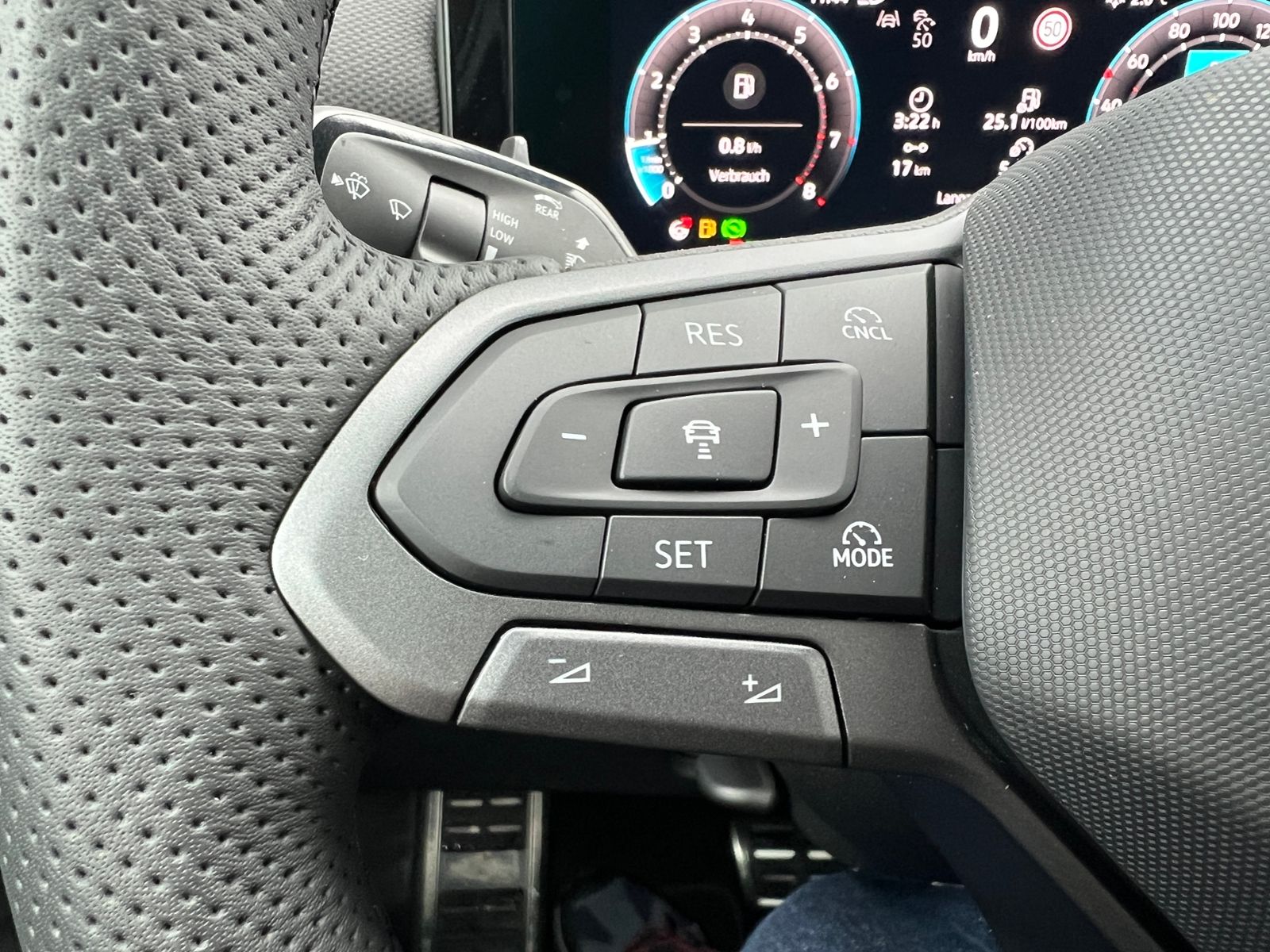 Fahrzeugabbildung Volkswagen T-Roc R-Line 1.5 eTSI DSG *Neues Modell, AHK, Bl