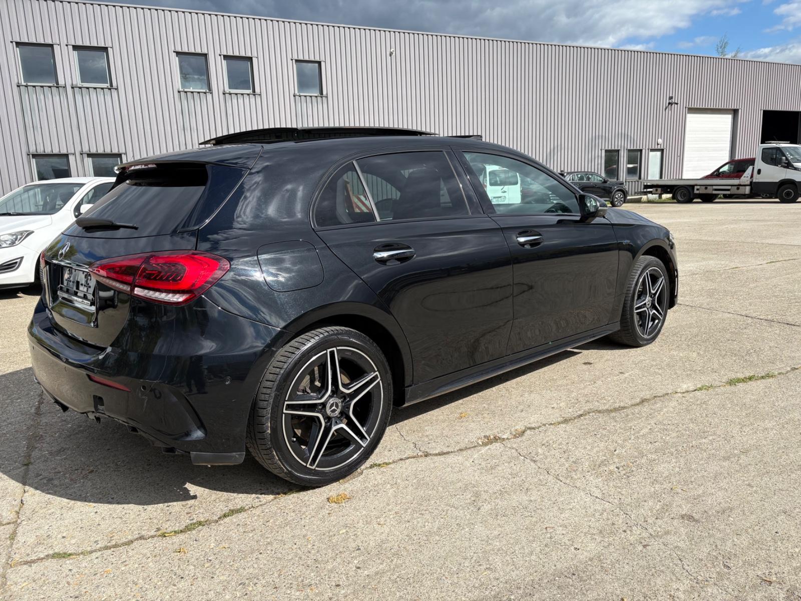 Mercedes-Benz A 250e AMG NIGHT PAKET / PANO / MULTIBEAM