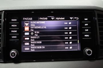 Skoda Karoq Sportline 4x4 AHK Pano 19 Zoll Canton