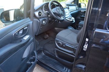 Mercedes V 220 - 8