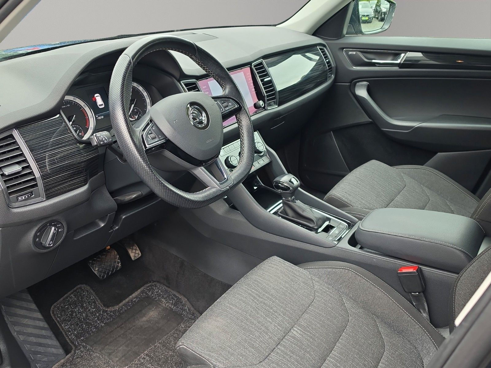 Fahrzeugabbildung SKODA Kodiaq Style 4x4 LED AHK CARPLAYER