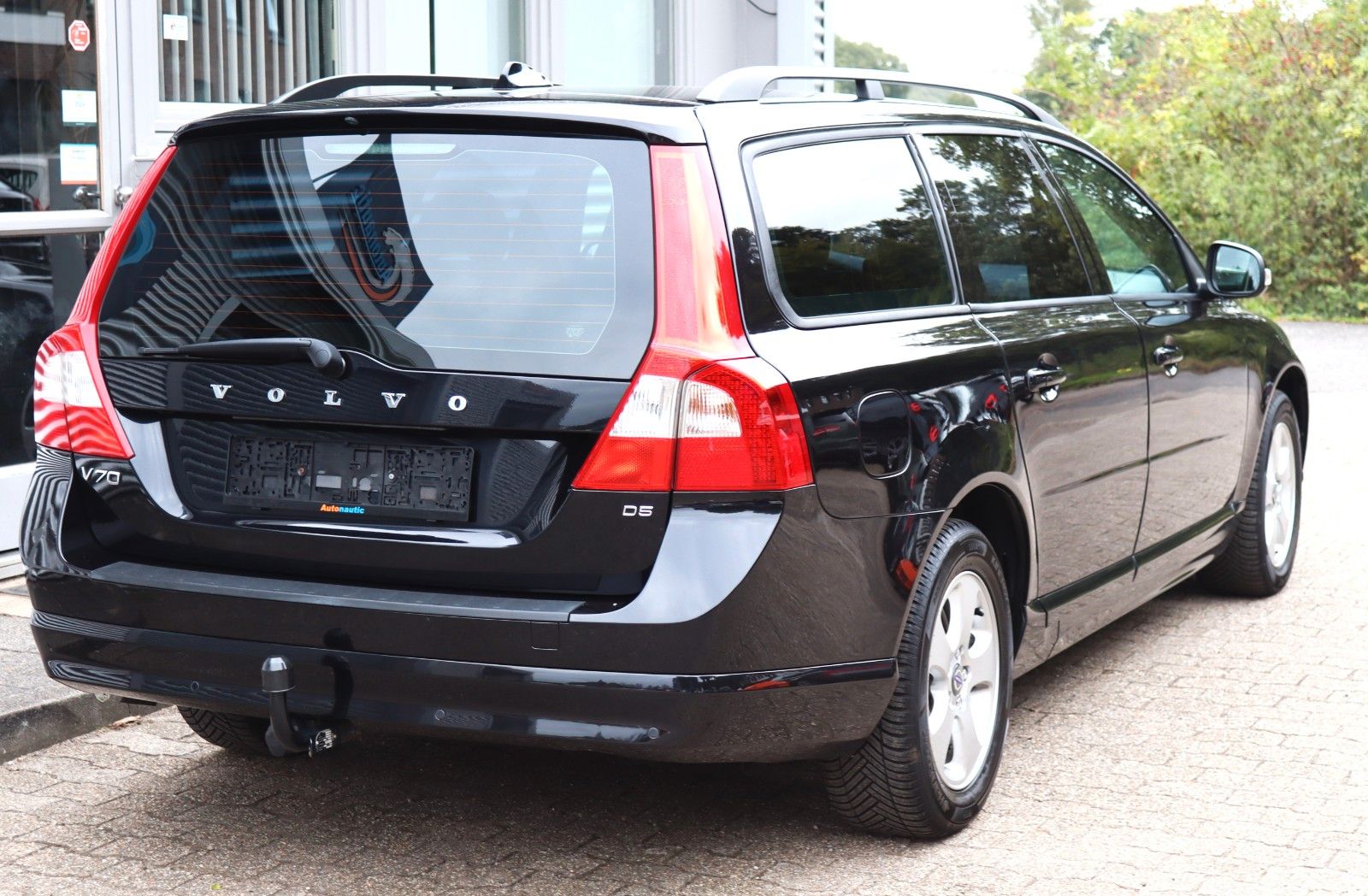 Fahrzeugabbildung Volvo V70 D5 AUTOMATIK LEDER AHK PDC KLIMAAUT SITZHZNG