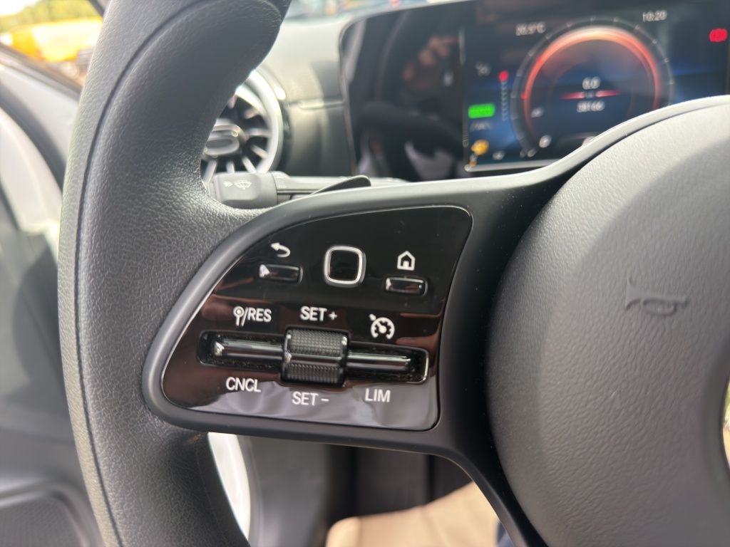 Fahrzeugabbildung Mercedes-Benz A 250 e Kompaktlimousine LED*Nav*SpurH*PDC*RFK