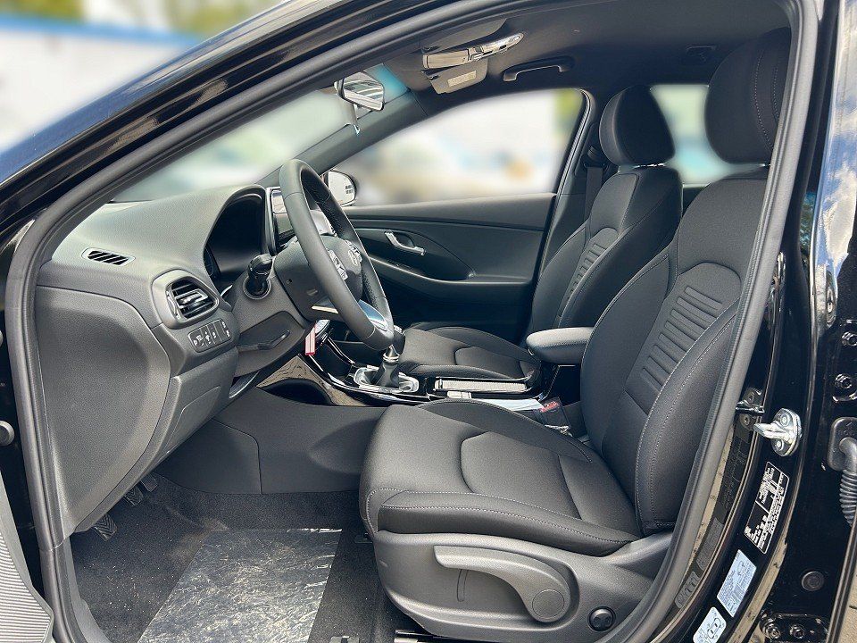 Fahrzeugabbildung Hyundai i30 FL KOMBI MY25 1.0T 6MT ADVANTAGE