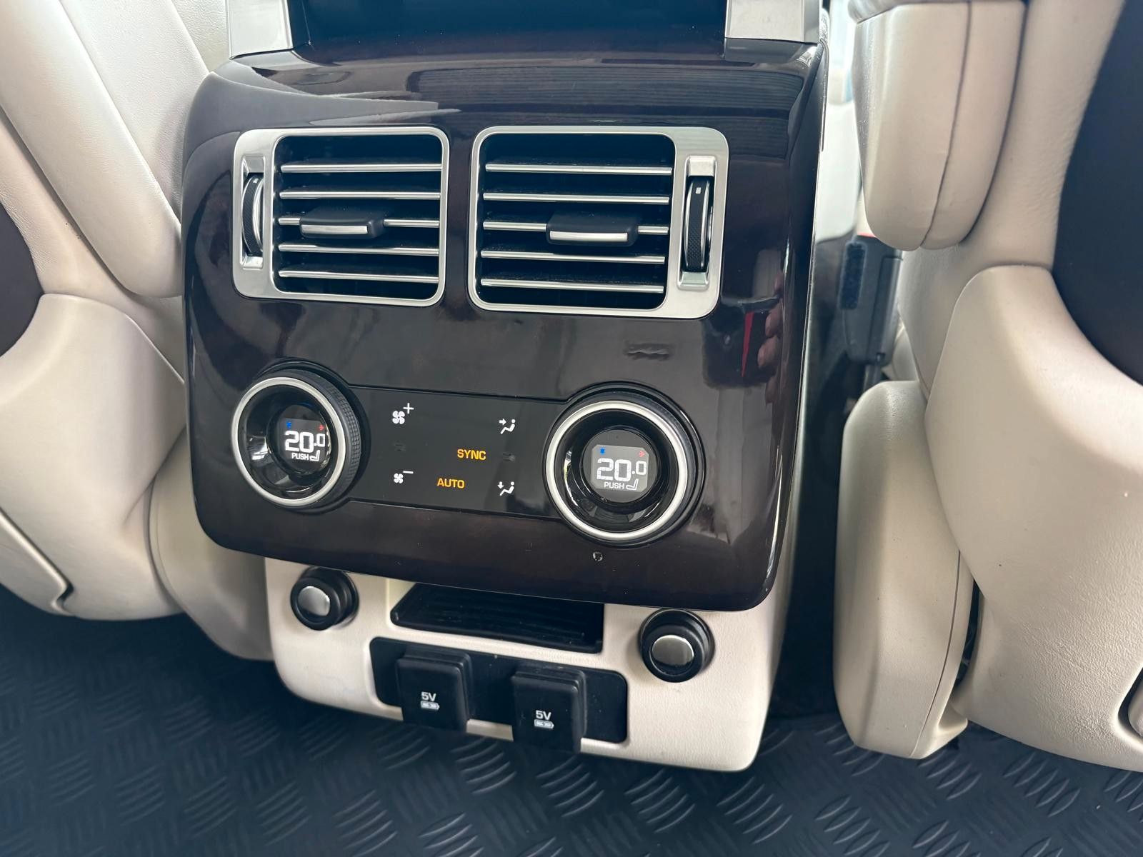Fahrzeugabbildung Land Rover Range Rover P400e Autobiography Hybrid