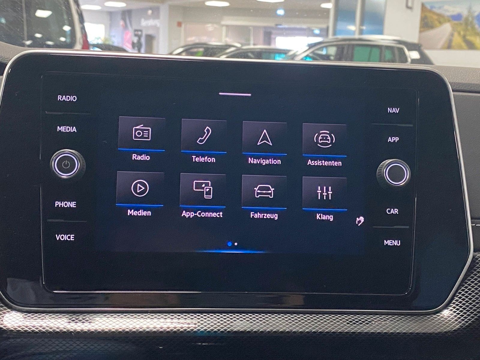 Fahrzeugabbildung Volkswagen T-Cross 1.5 TSI DSG R-Line+AHK+ACC+Garantie 2029