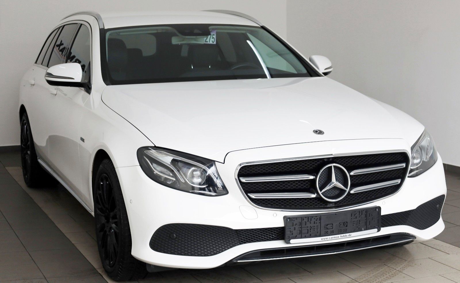 Fahrzeugabbildung Mercedes-Benz E 300de T Avantgarde,Navi,LED,Kamer,SH,AHK,SR+WR
