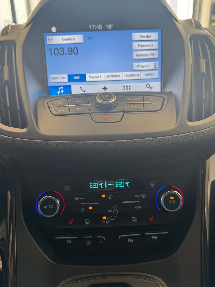Fahrzeugabbildung Ford Kuga ST-Line / AHK/NAVI/KLIMA/8.FACH BEREIFT