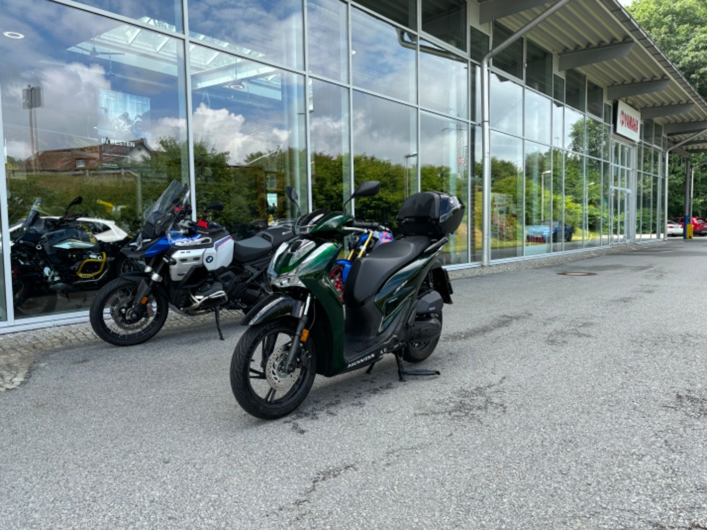 Fahrzeugabbildung Honda SH 150i inkl. Topcase, Garantie
