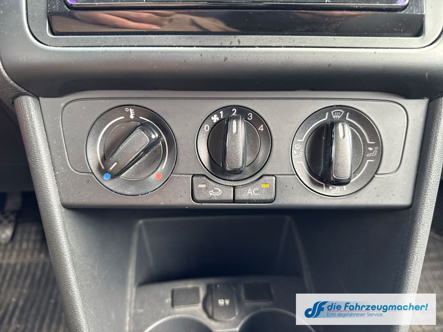 Fahrzeugabbildung Volkswagen Polo V Trendline Klimaautom Berganfahrass.*EXPOR