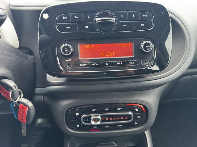 Fahrzeugabbildung Smart forfour EQ Schnelllade+Allwetter+Sitzheizung+DAB