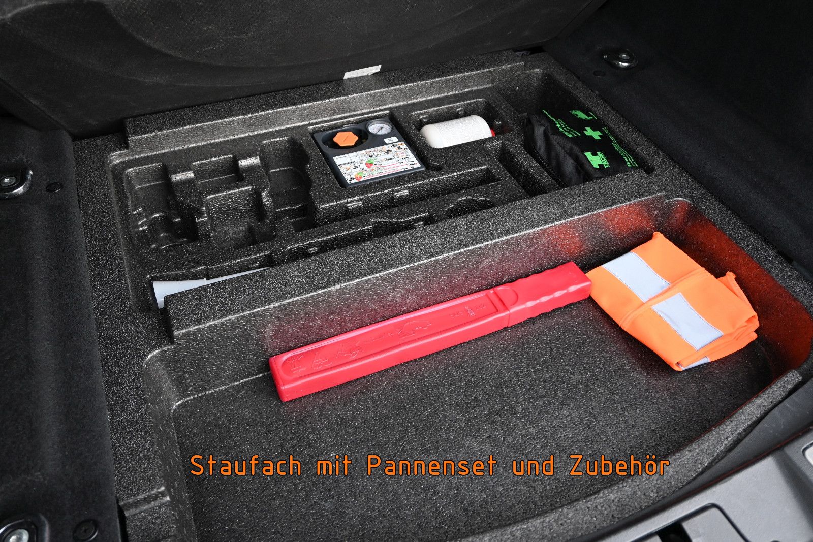 Fahrzeugabbildung Land Rover Range Rover Evoque D200 R-DYNAMIC SE AWD °BLACK°