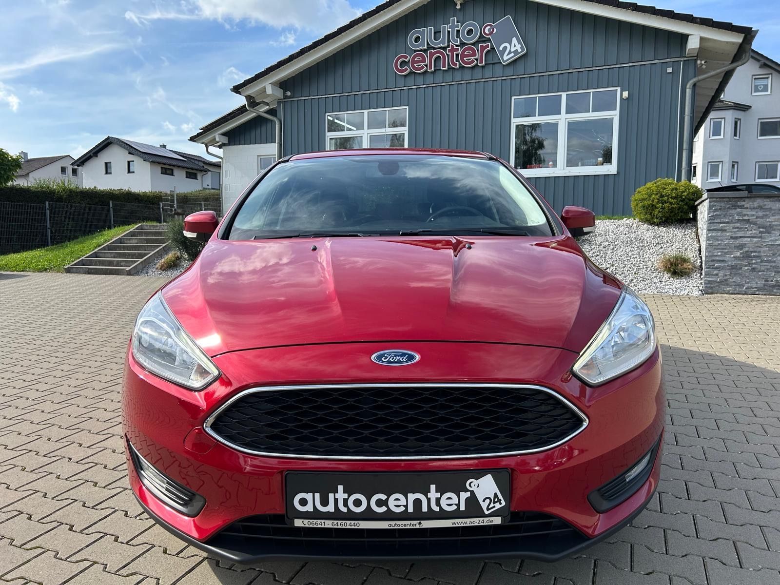 Fahrzeugabbildung Ford Focus Lim. 1.5i Business°150 PS°Winterpaket°Navi