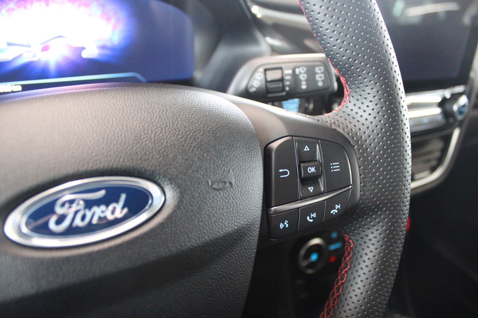 Fahrzeugabbildung Ford Puma MHEV ST-Line LED NAVI WinterPaket DAB