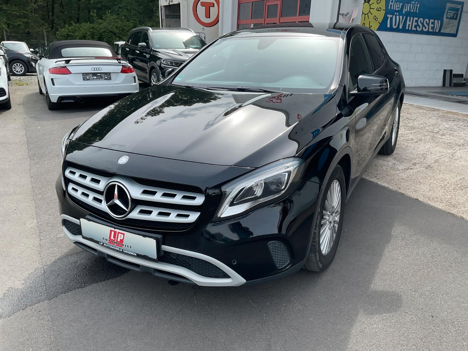 Mercedes-Benz GLA 200 d LED Navi SHZ PDC Navi Klima