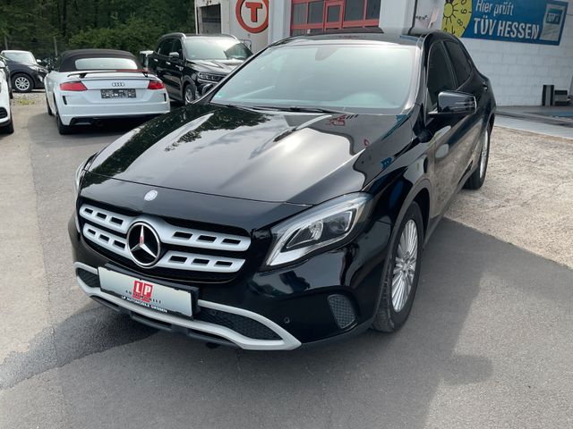 MERCEDES-BENZ GLA 200 d LED Navi SHZ PDC Navi Klima