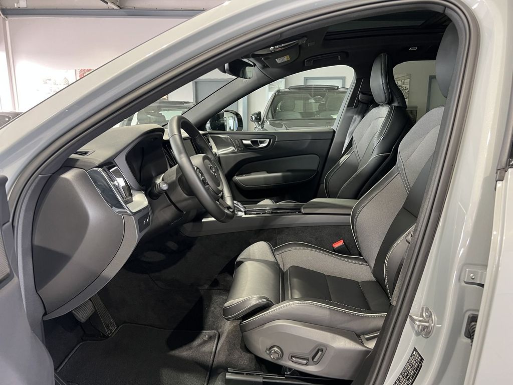 Volvo XC60 T6 Plus Dark Recharge AWD ACC BLIS AHK LED