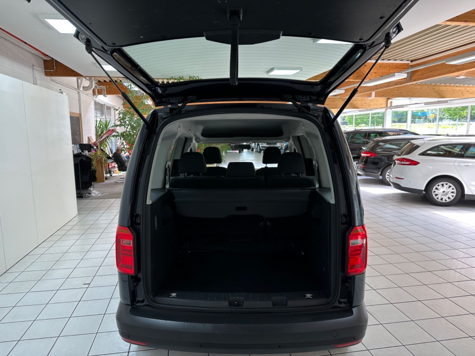 Fahrzeugabbildung Volkswagen Caddy Kombi Trendline BMT 4Motion