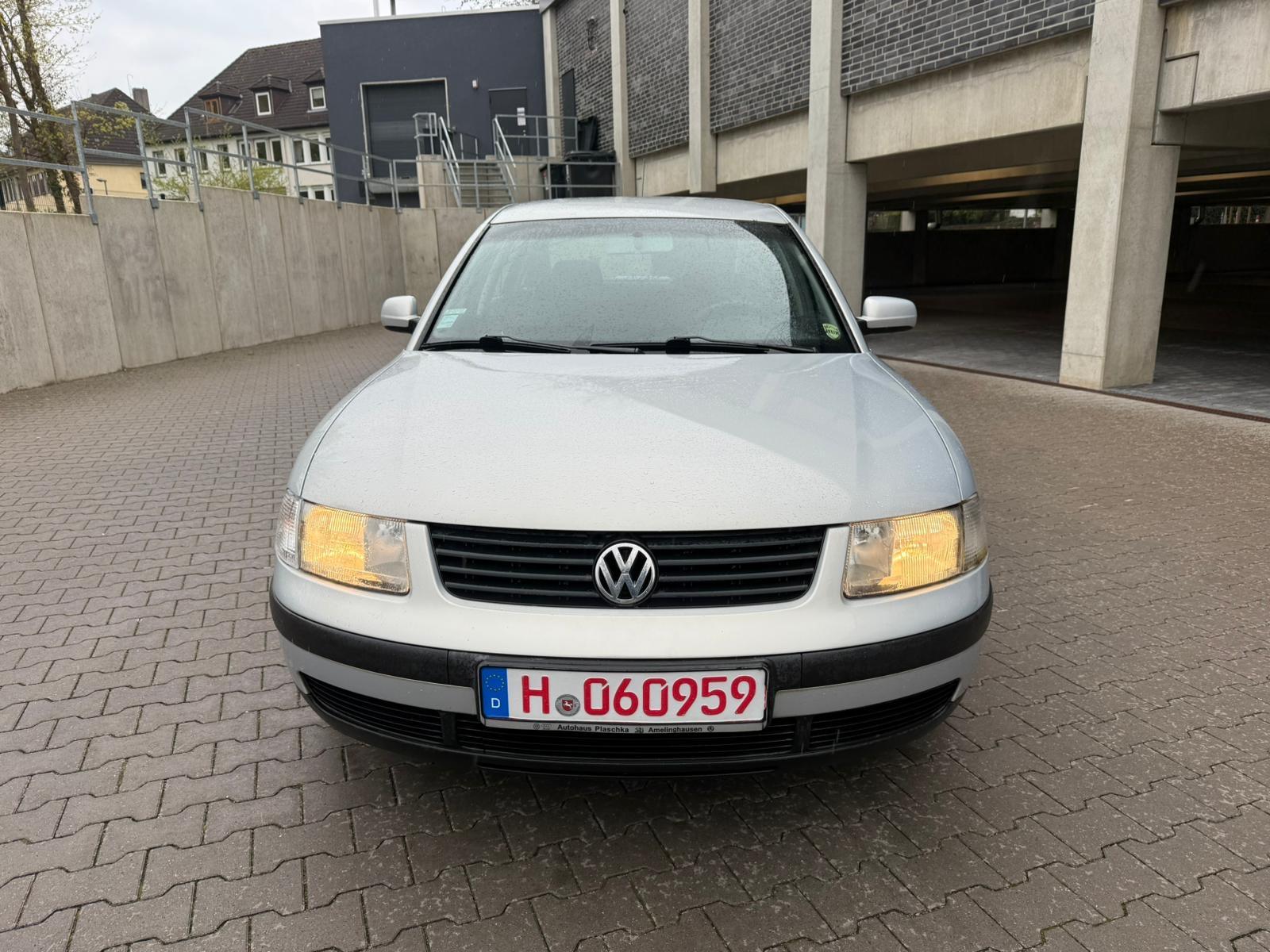 Volkswagen Passat , Automatik, TÜV Neu