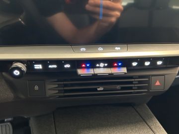 Fotografie 13 des Opel Grandland (X) Grandland 1.2 MHEV Headup Allwetter NAVI 360°