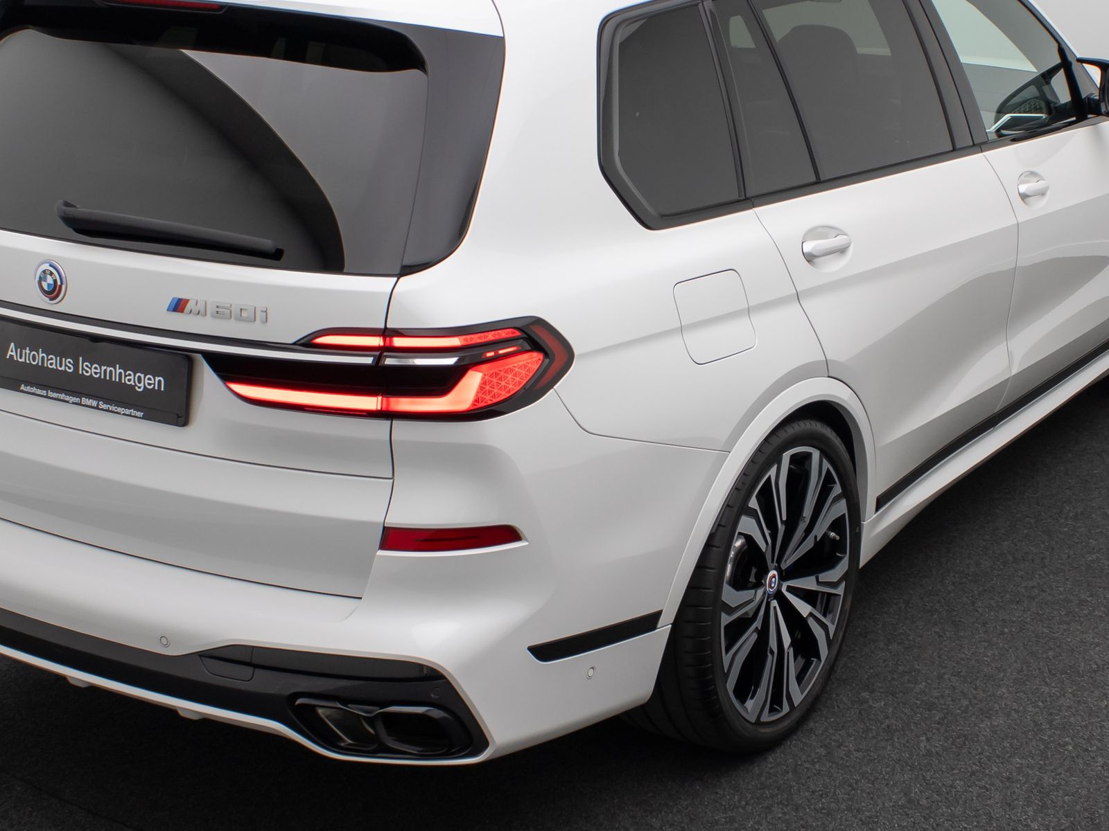 Fahrzeugabbildung BMW X7 M60i xD Individual HUD B&W SoftCL 23Zoll VOLL