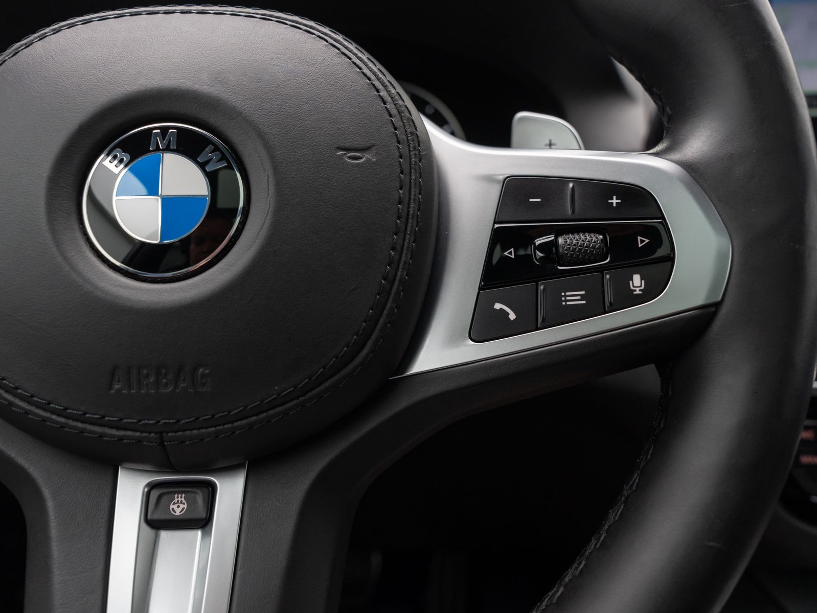 Fahrzeugabbildung BMW 520d M Sport HUD HiFi Panorama 20" Motorschaden!