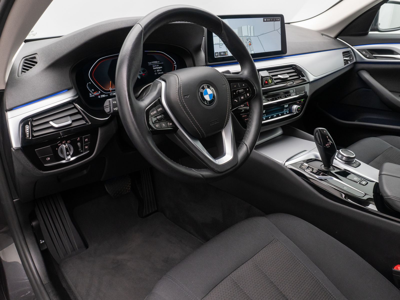 Fahrzeugabbildung BMW 520d xD  DAB Laser HUD Kamera AHK ALarm Komfort