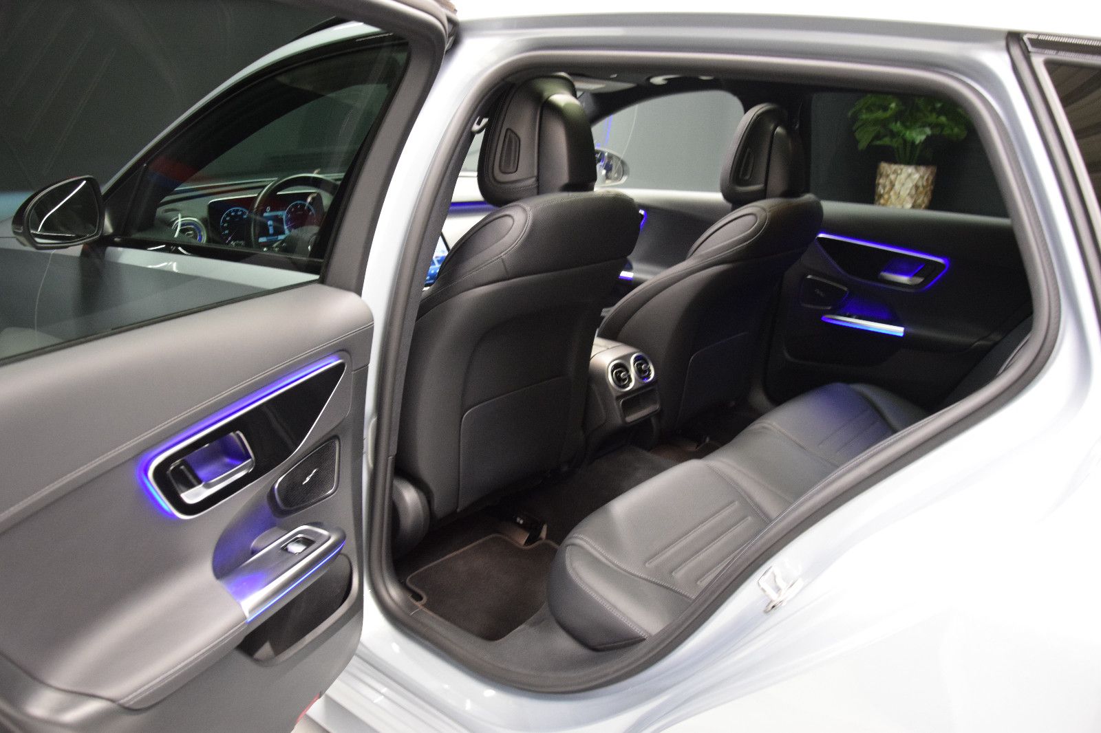 Fahrzeugabbildung Mercedes-Benz C 200 T AMG Night Pano Ambiente 360°