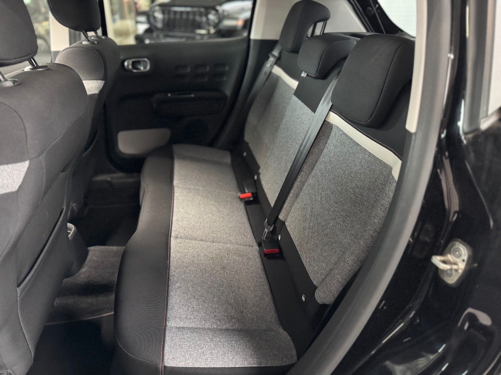 Fahrzeugabbildung Citroën C3 1.2 PurTech ELLE "DAB Navigation Kamera LM"