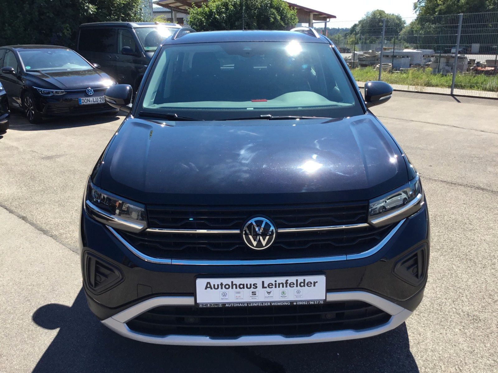 Fahrzeugabbildung Volkswagen T-Cross 1.0 TSI DSG Life+AHK+ACC+LED+17"+Kamera