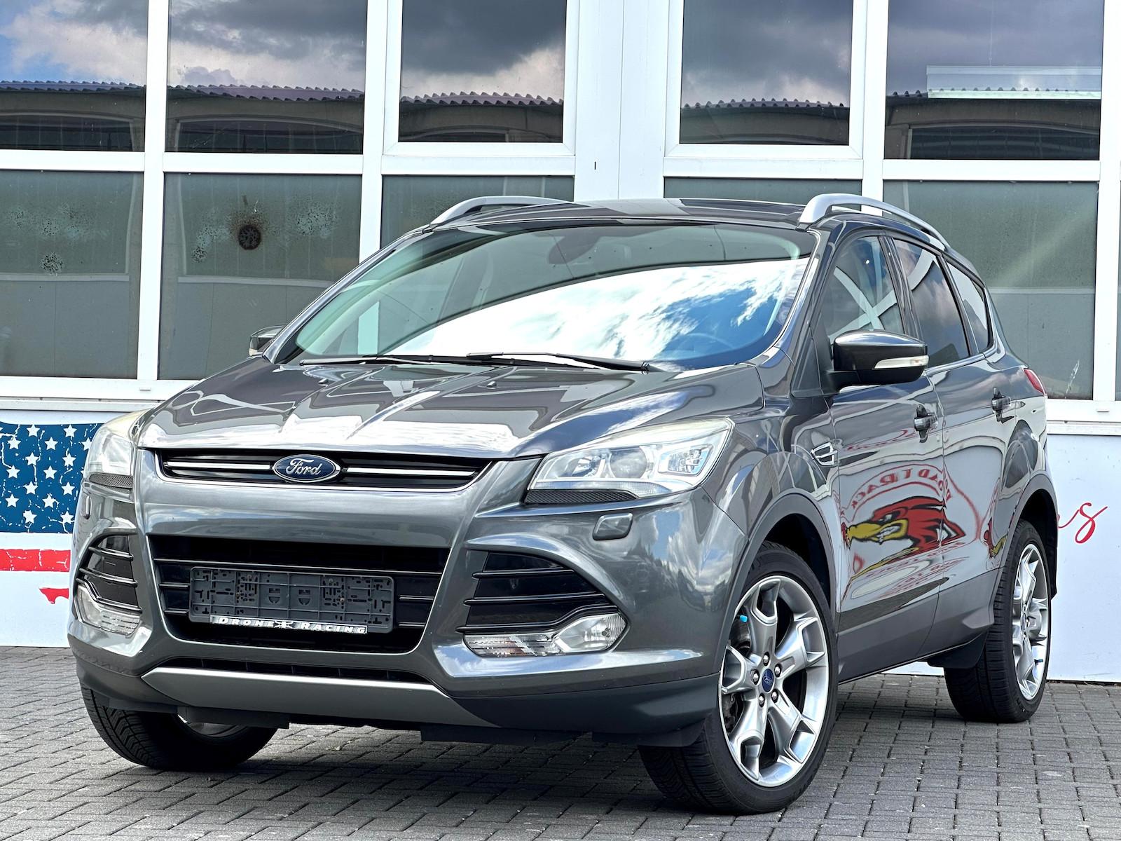 Ford Kuga Platinum SH Xenon AHK Cam PDC 19´´ Pano