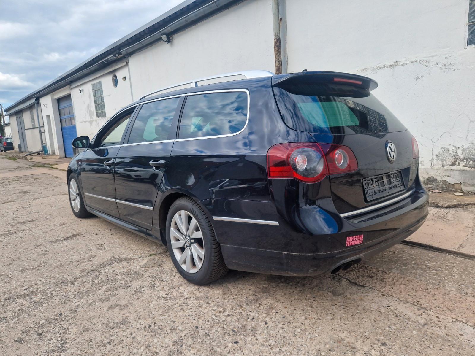 Volkswagen Passat 2009 — rear view