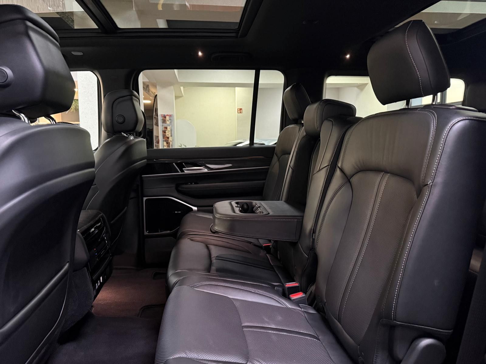 Fahrzeugabbildung Jeep WAGONEER SERIES III 5.7L-LUFTFED.-8 SITZE-LPG