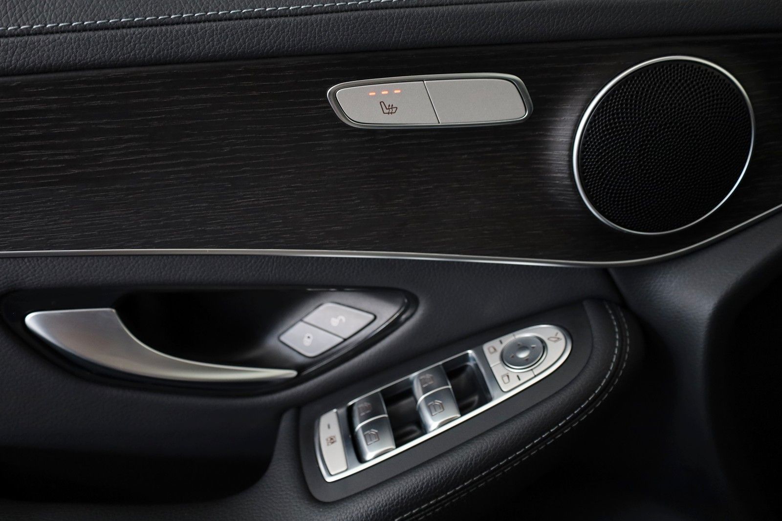 Fahrzeugabbildung Mercedes-Benz GLC 300 de 4Matic,Leder,Navi,LED,SH,Kamera,AHK