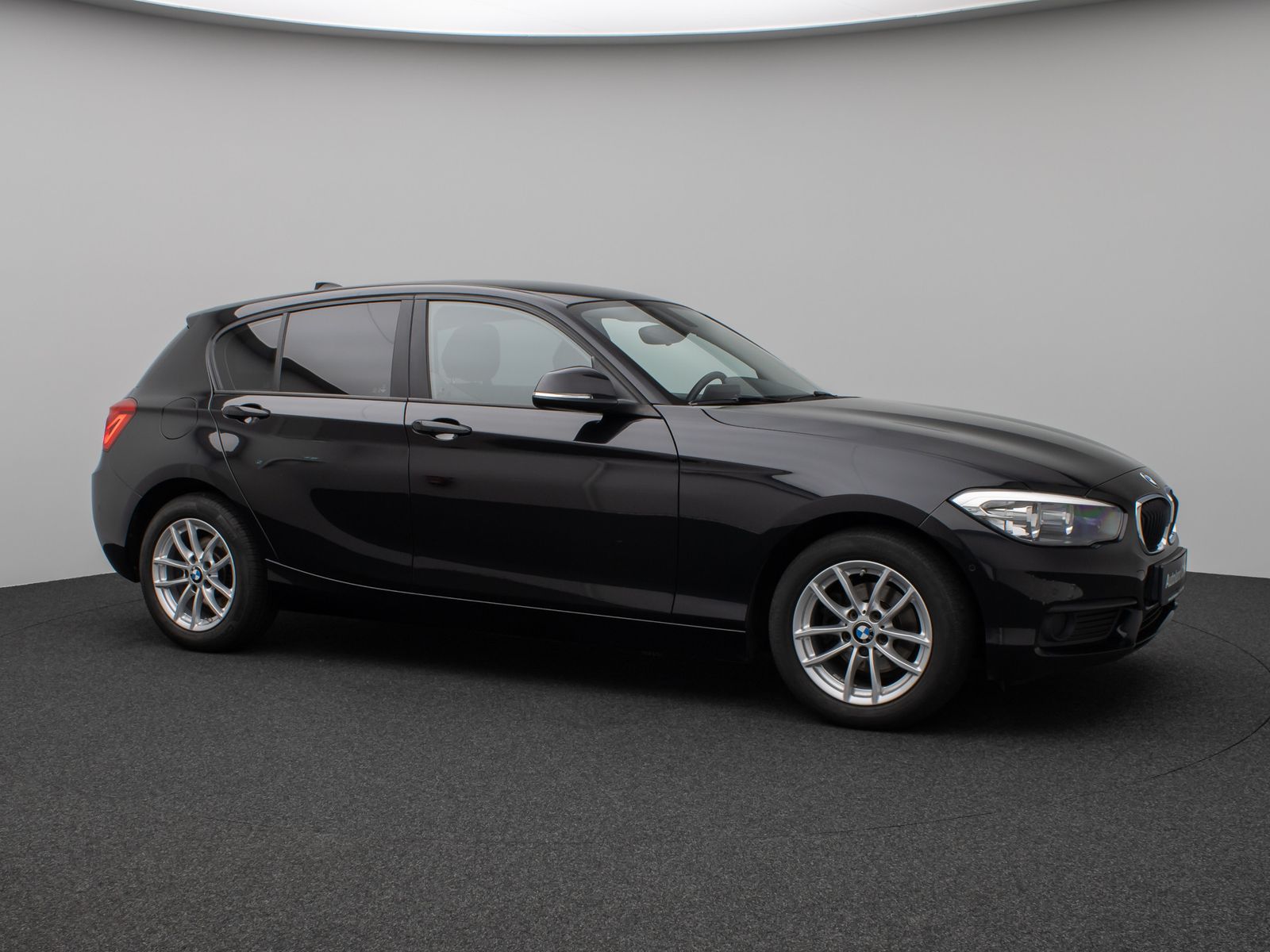 Fahrzeugabbildung BMW 118i Parkassist Sitzheizg USB Regensensor 8fach