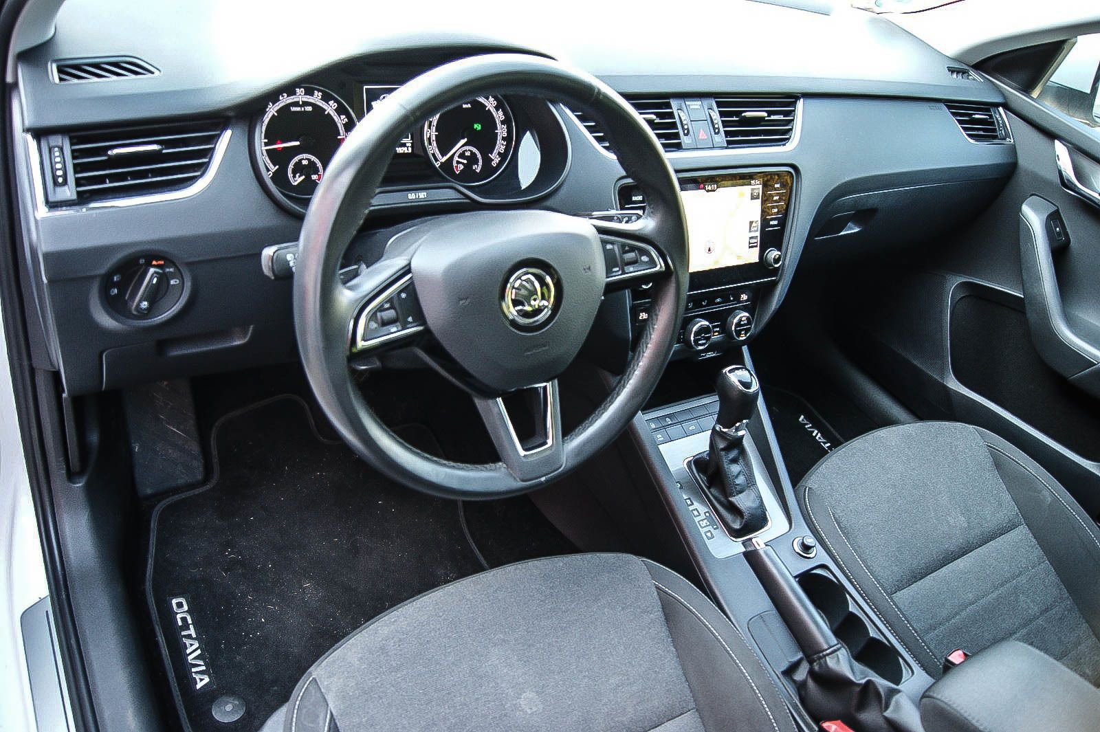Fahrzeugabbildung SKODA Octavia Combi 20TDI DSG Soleil SPORT-FW KAMERA