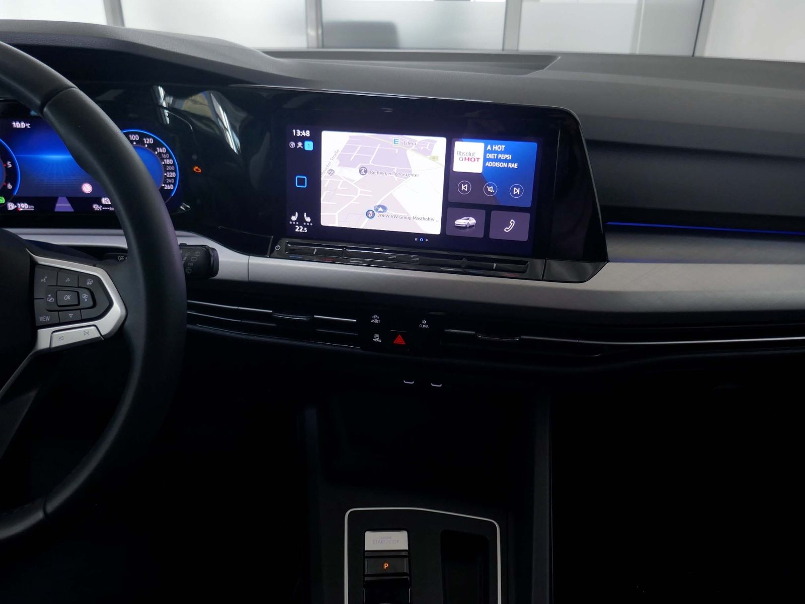 Fahrzeugabbildung Volkswagen Golf VIII Variant Life 2.0 TDI DSG | LED RFK ACC