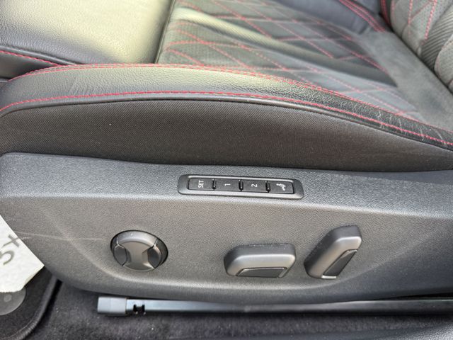 Skoda Octavia Combi RS-LED-AHK-SHZ-CarPlay-Ambi