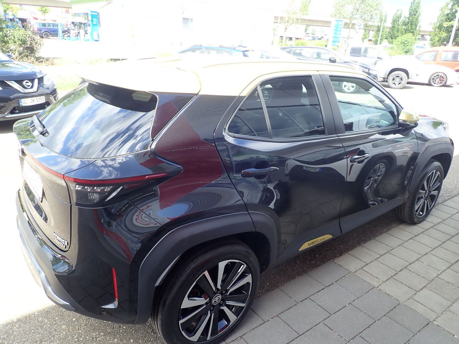 Fahrzeugabbildung Toyota Yaris Cross 1.5 Hybr 4x4 Premiere Edition/LEDER
