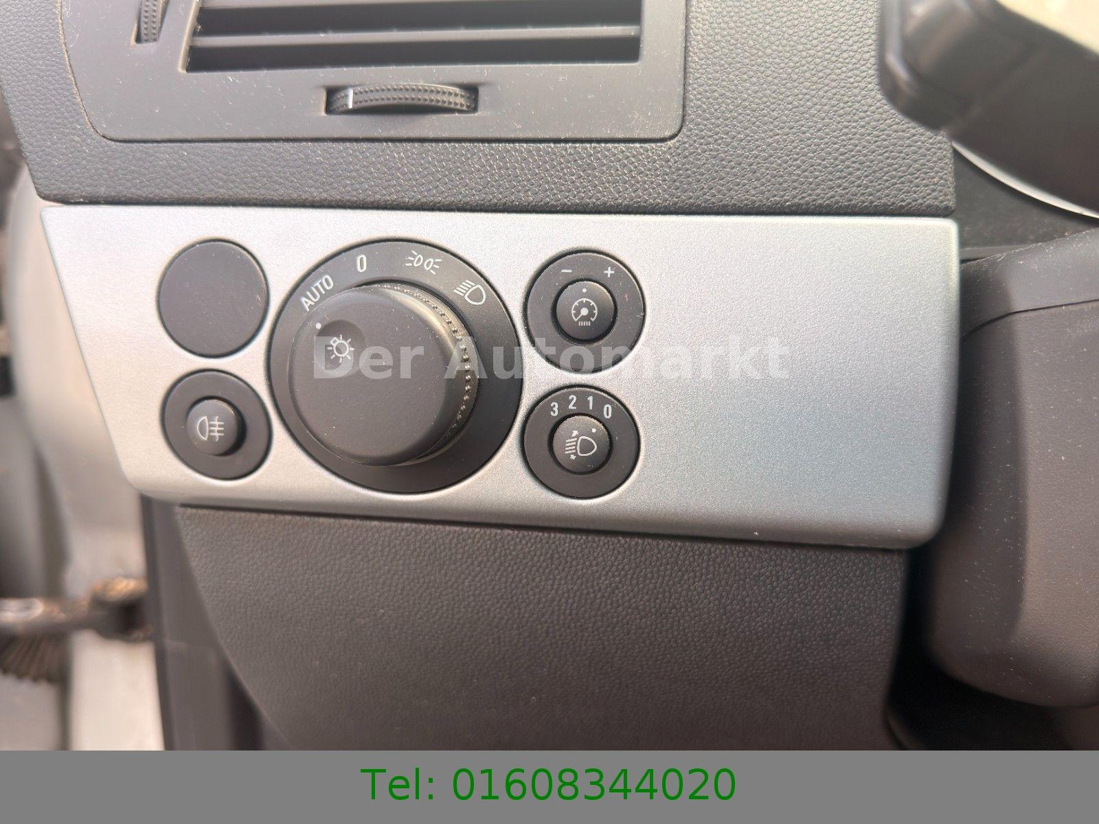 Opel Astra 2009 — photo 10